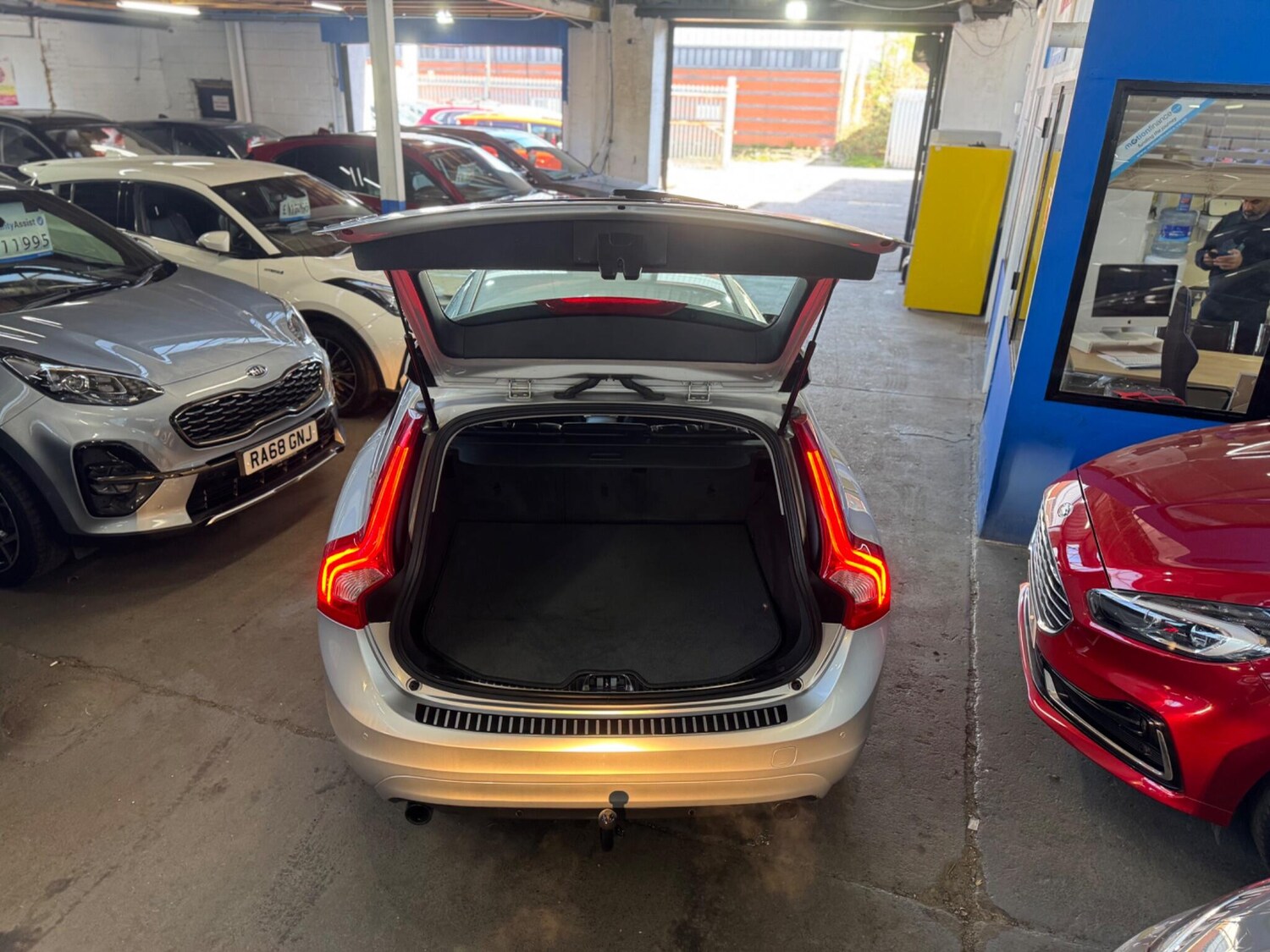 Used Volvo V60 2018 for sale - 78157777: Photo 42