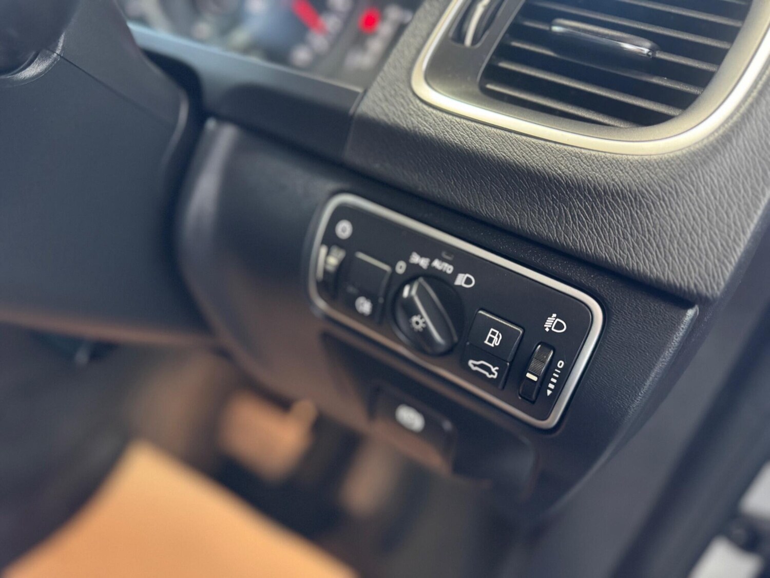 Used Volvo V60 2018 for sale - 78157777: Photo 44