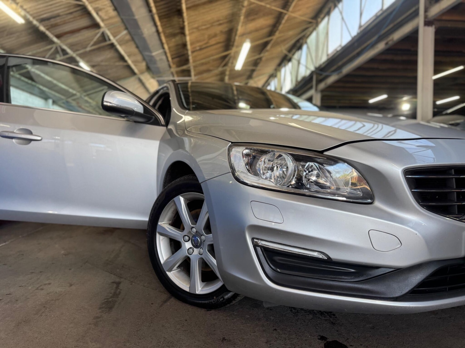Used Volvo V60 2018 for sale - 78157777: Photo 6