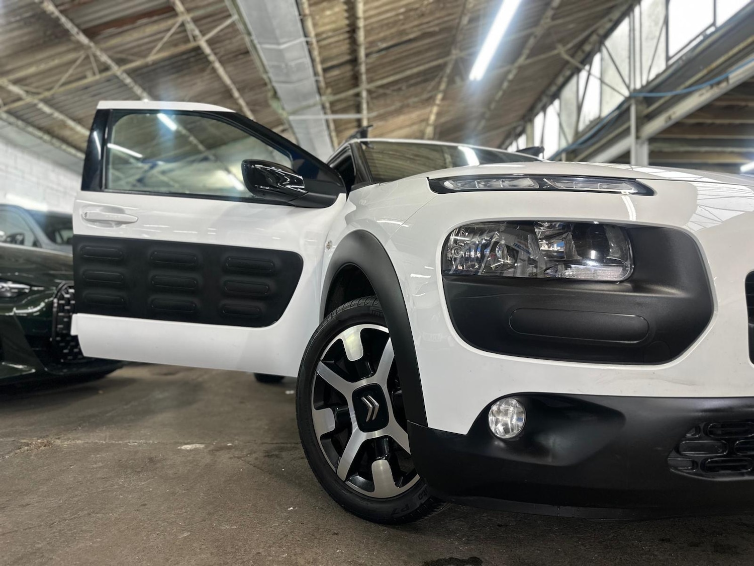 Used Citroen C4 Cactus 2017 for sale - 76425304: Photo 11