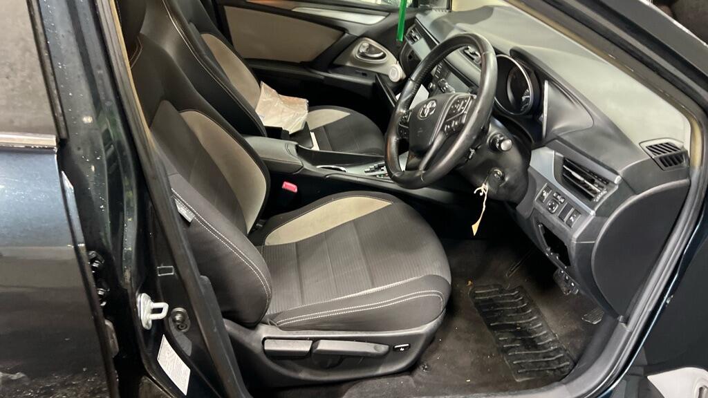 Used Toyota Avensis 2015 for sale - 77050104: Photo 15