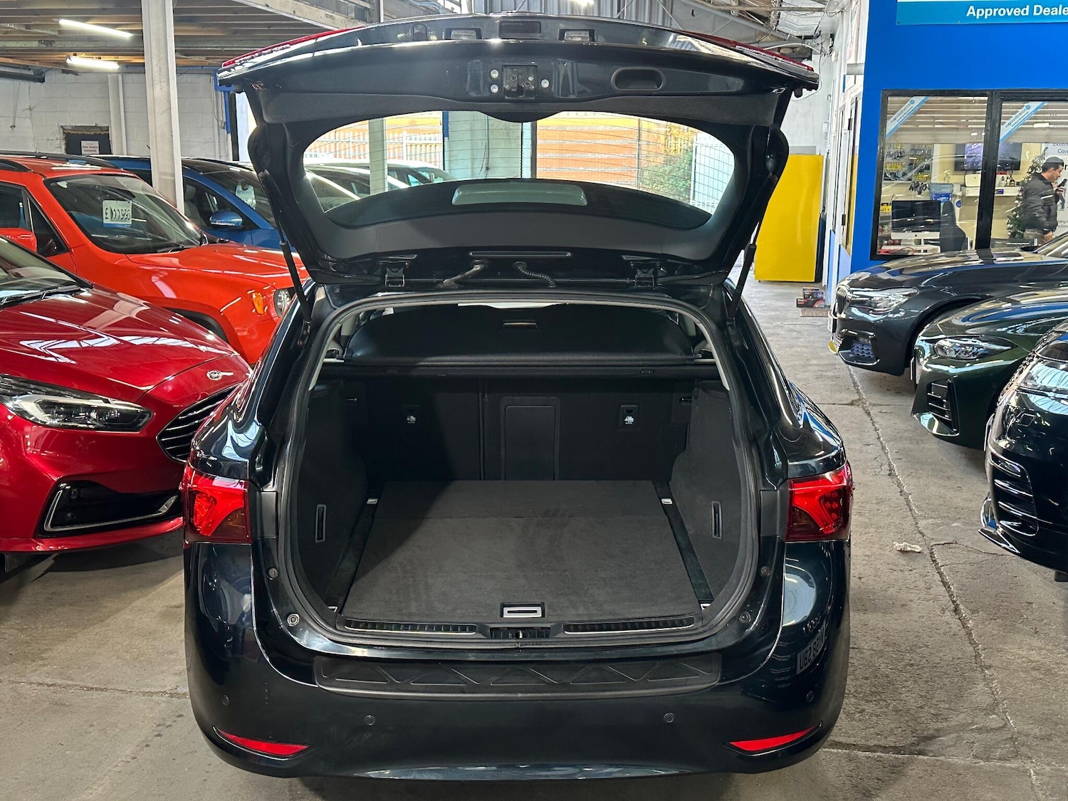 Used Toyota Avensis 2015 for sale - 77050104: Photo 33