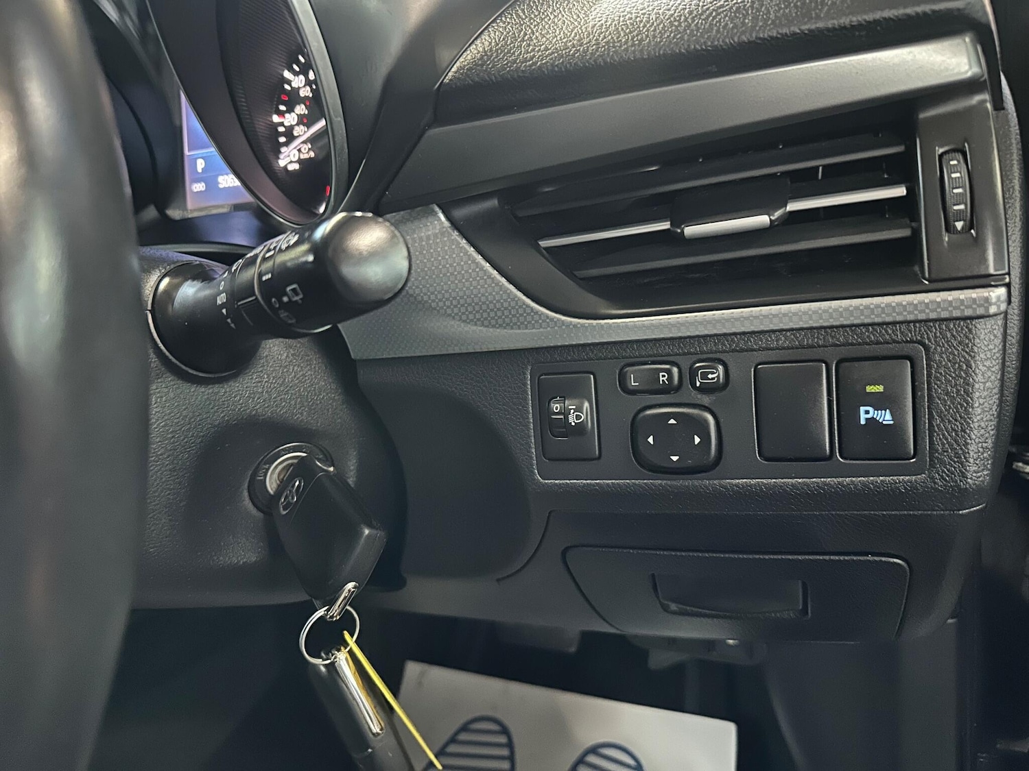 Used Toyota Avensis 2015 for sale - 77050104: Photo 39