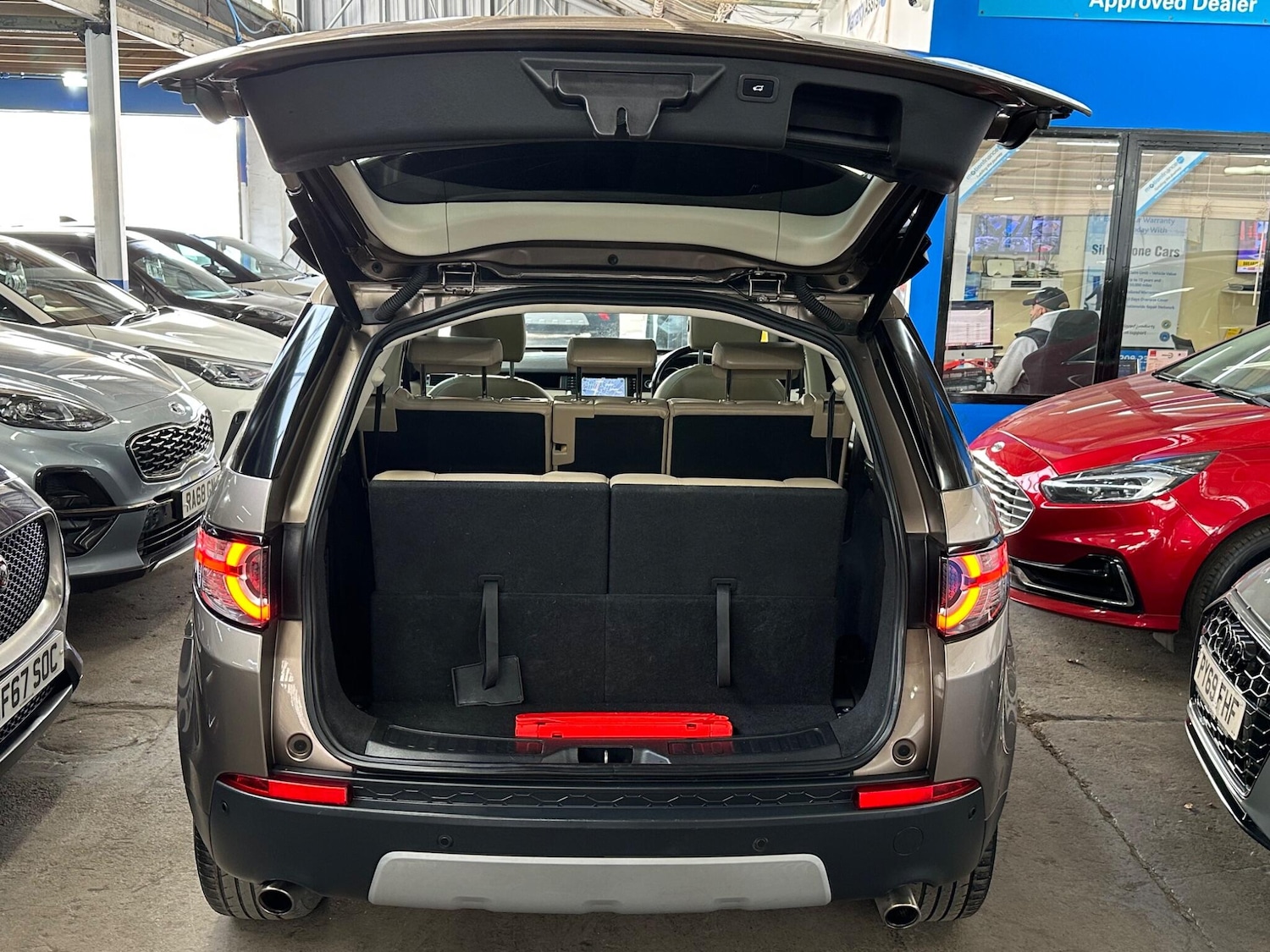 Used Land Rover Discovery Sport 2017 for sale - 77994192: Photo 45