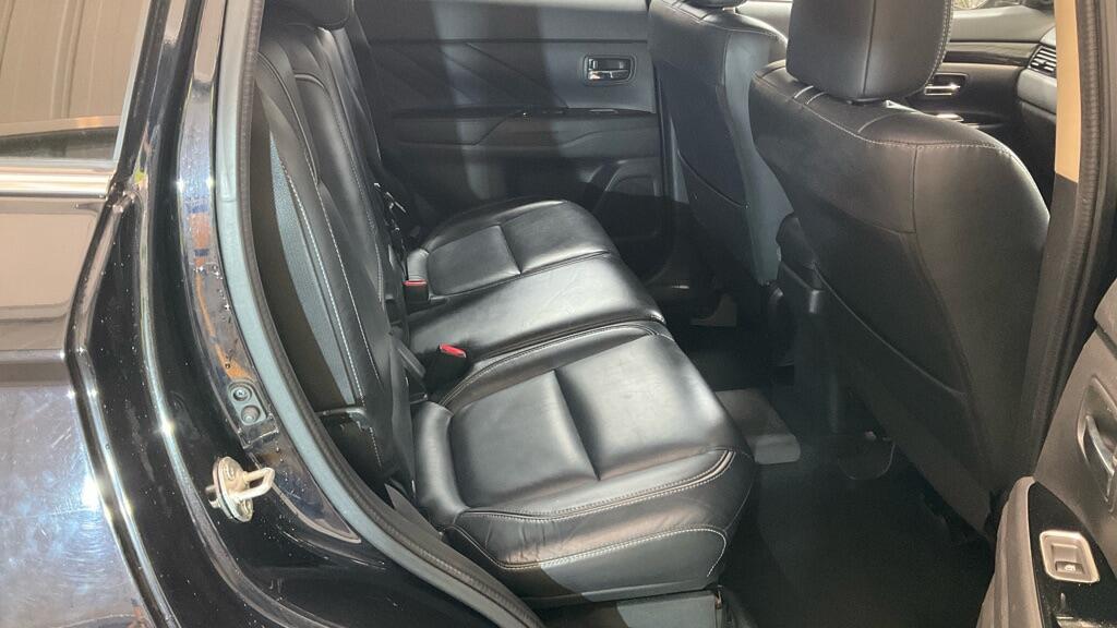 Used Mitsubishi Outlander 2016 for sale - 76371336: Photo 8