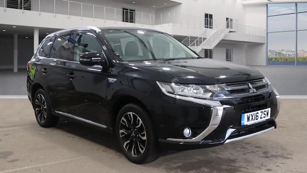 Used Mitsubishi Outlander 2016 for sale - 76269987: Photo 1