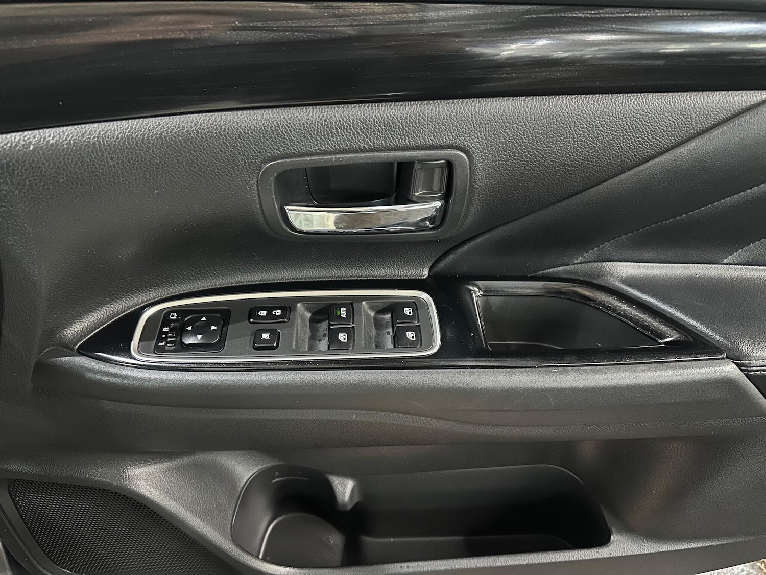 Used Mitsubishi Outlander 2015 for sale - 77144416: Photo 27