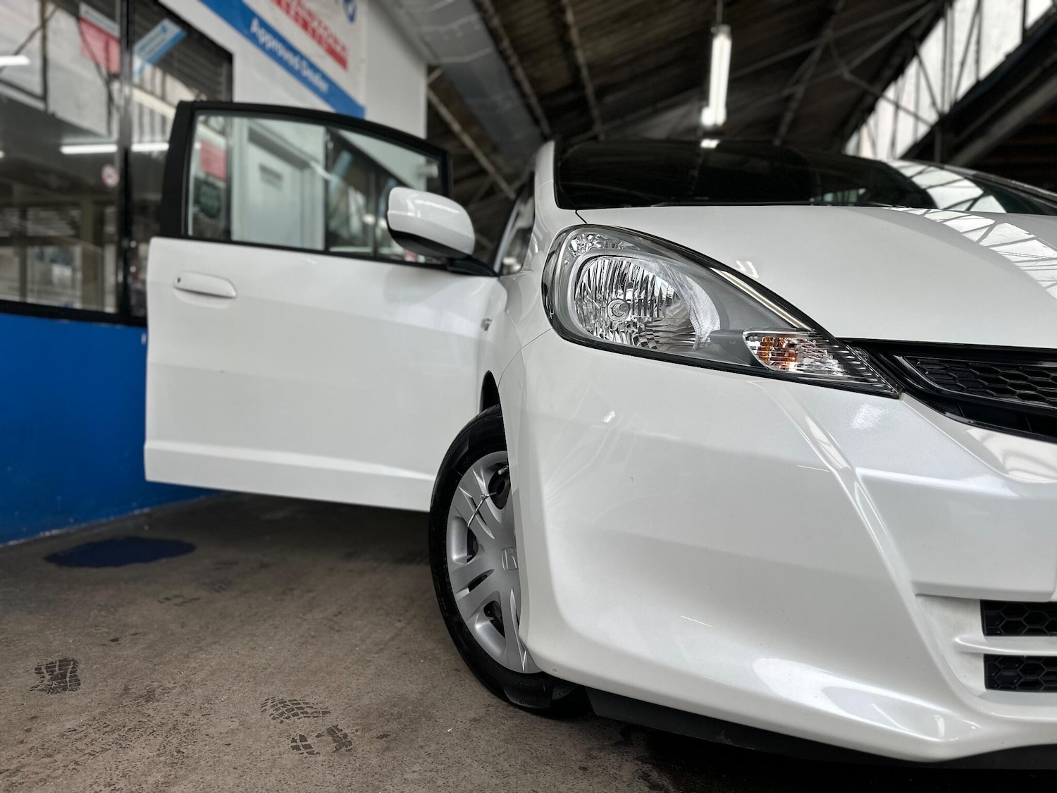 Used Honda Jazz 2014 for sale - 77143860: Photo 3