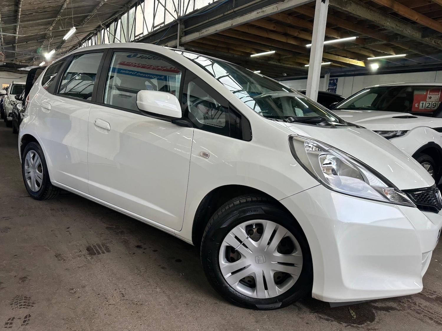 Used Honda Jazz 2014 for sale - 77143860: Photo 5