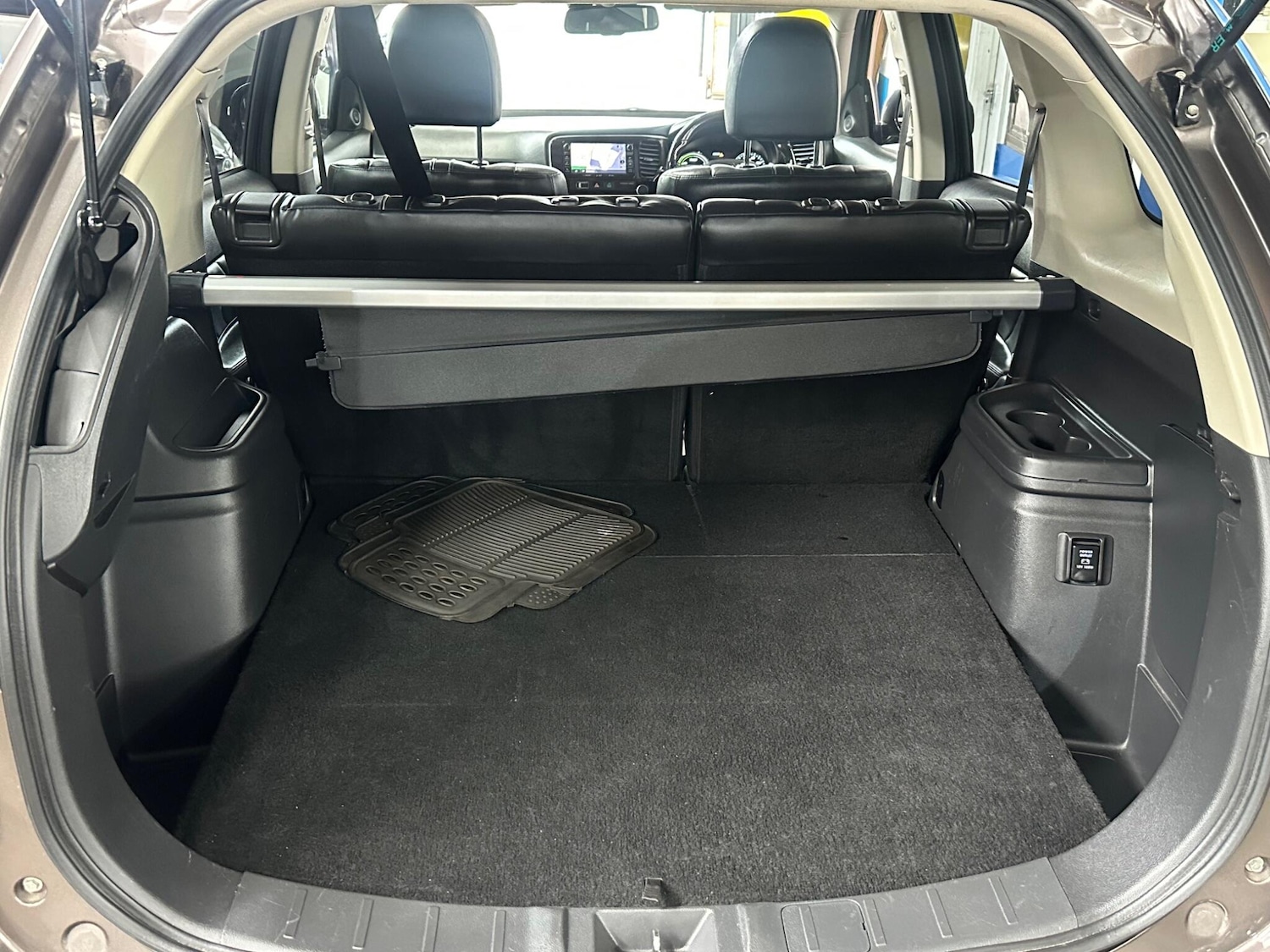 Used Mitsubishi Outlander 2017 for sale - 78086063: Photo 42