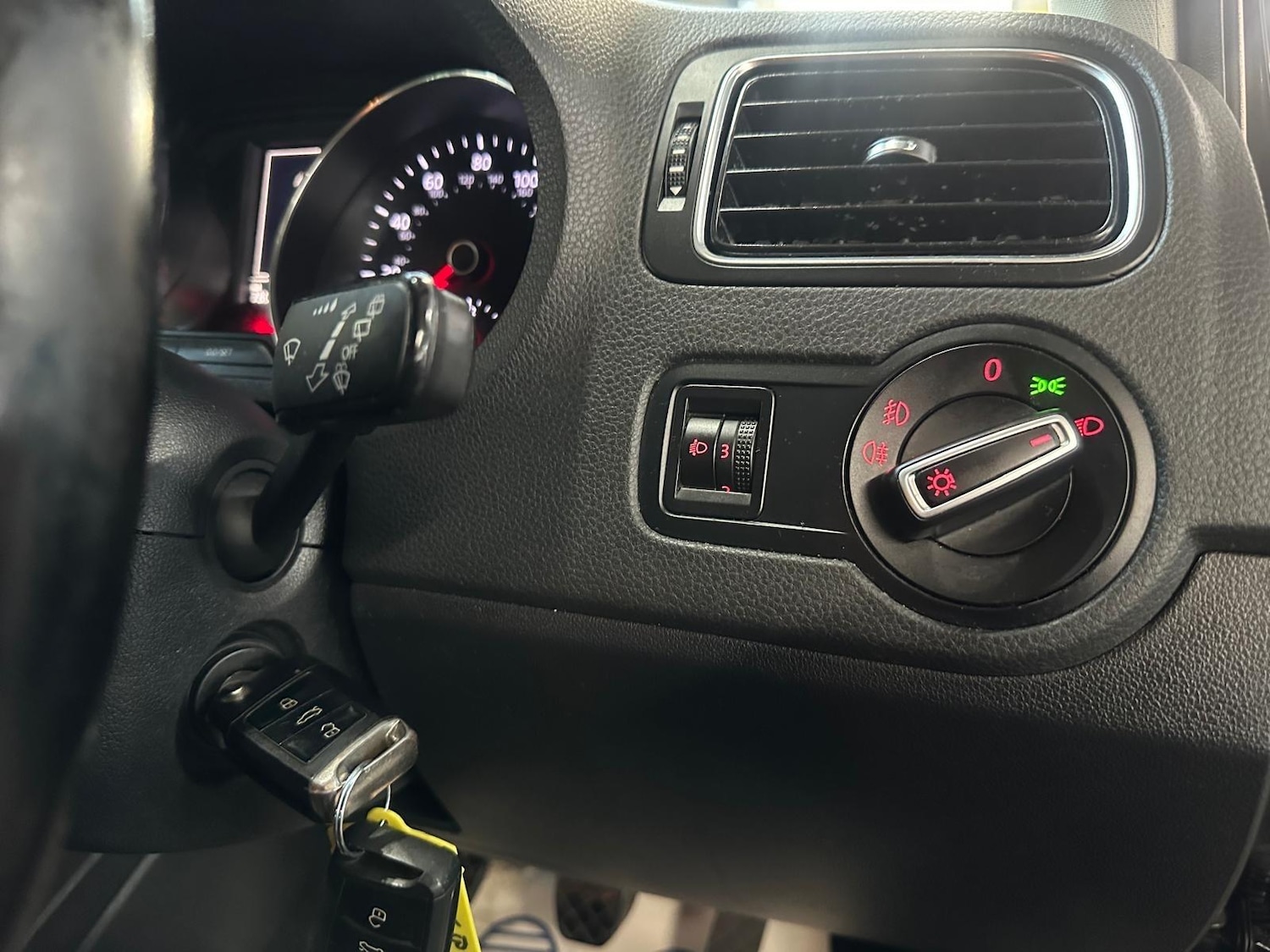 Used Volkswagen Polo 2016 for sale - 76573199: Photo 28