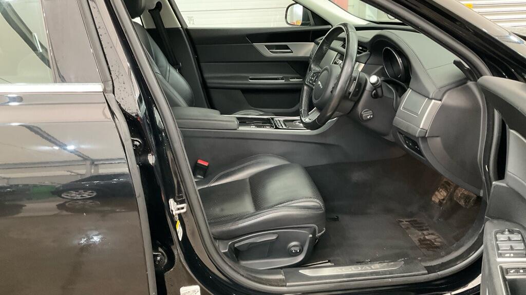 Used Jaguar XF 2017 for sale - 77853809: Photo 15