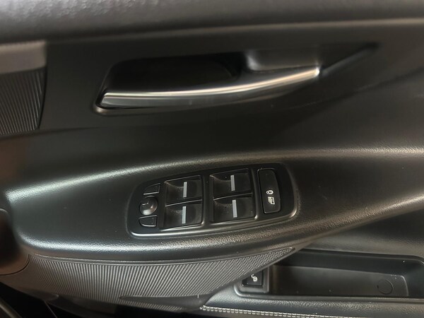 Used Jaguar XE 2019 for sale - 74965501: Photo 23