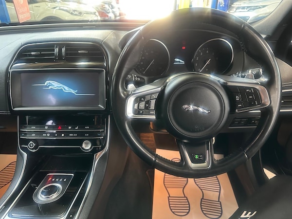 Used Jaguar XE 2019 for sale - 74965501: Photo 27