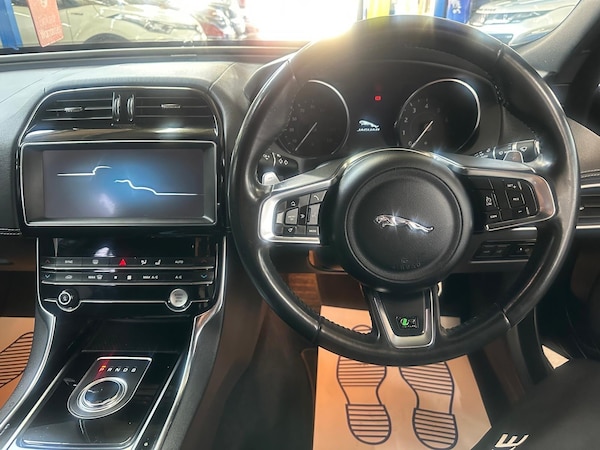 Used Jaguar XE 2019 for sale - 74965501: Photo 28