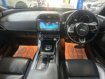 Used Jaguar XE 2019 for sale - 74965501: Photo