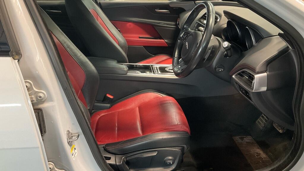 Used Jaguar XE 2015 for sale - 77314917: Photo 15