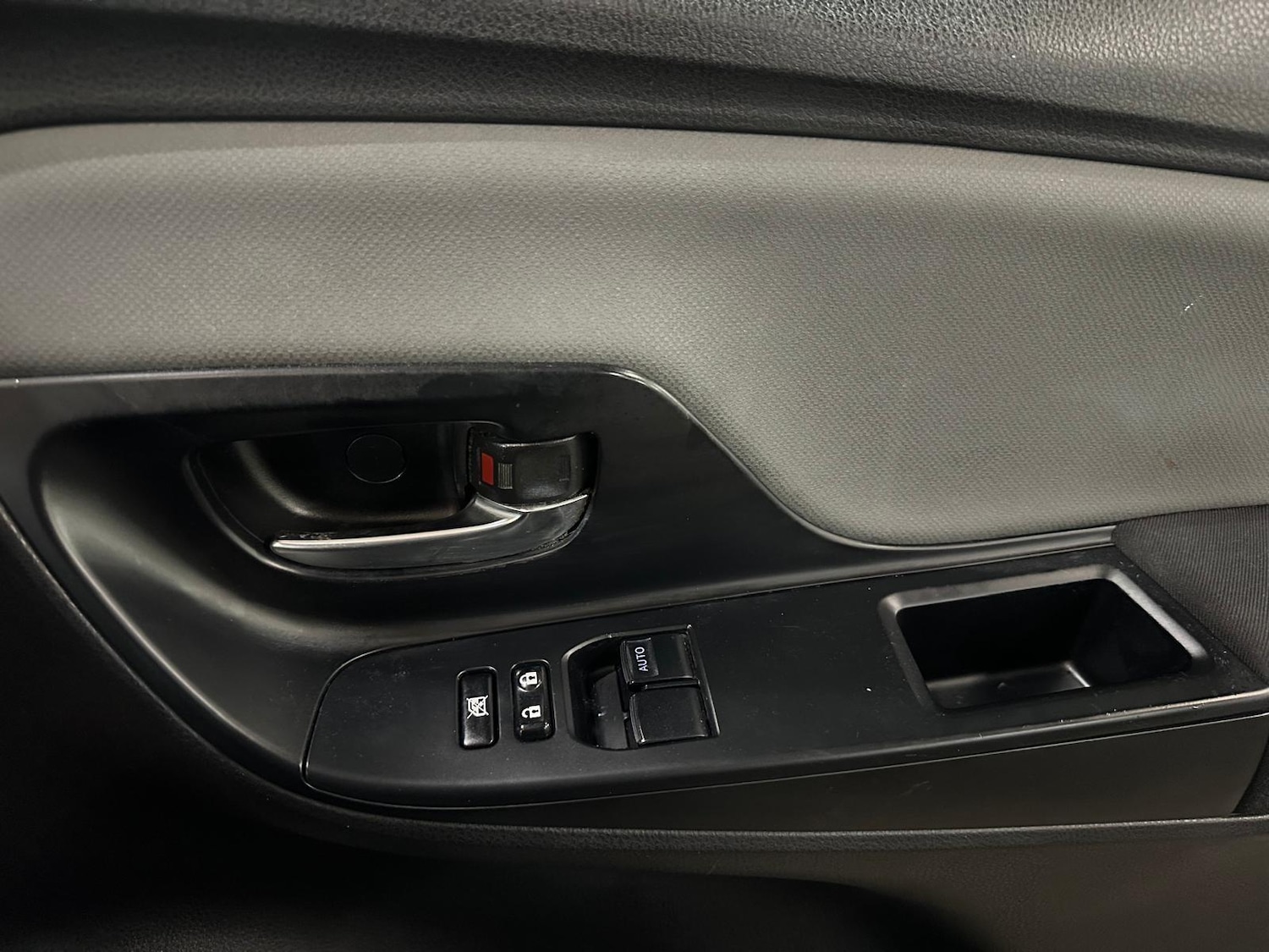 Used Toyota Yaris 2015 for sale - 77120874: Photo 25