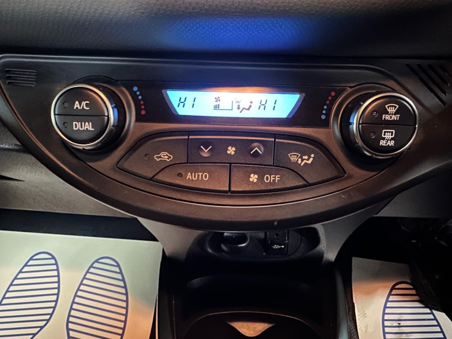 Used Toyota Yaris 2015 for sale - 77120874: Photo 36