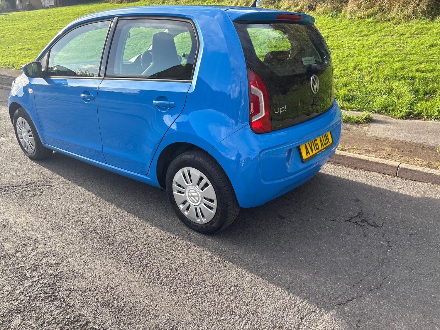Used Volkswagen up! 2016 for sale - 76569321: Photo 2