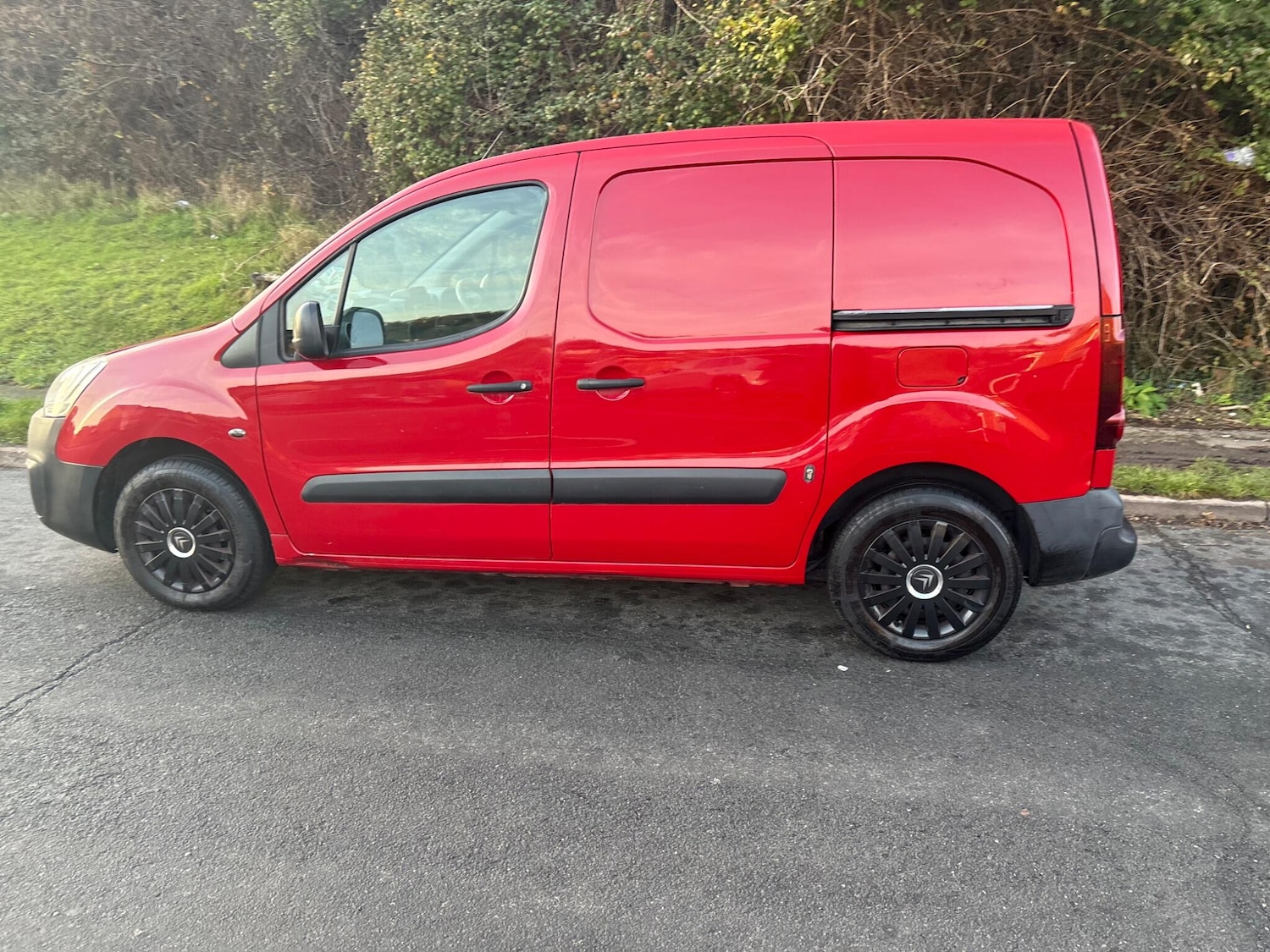 Used Citroen Berlingo 2015 for sale - 76937649: Photo 2