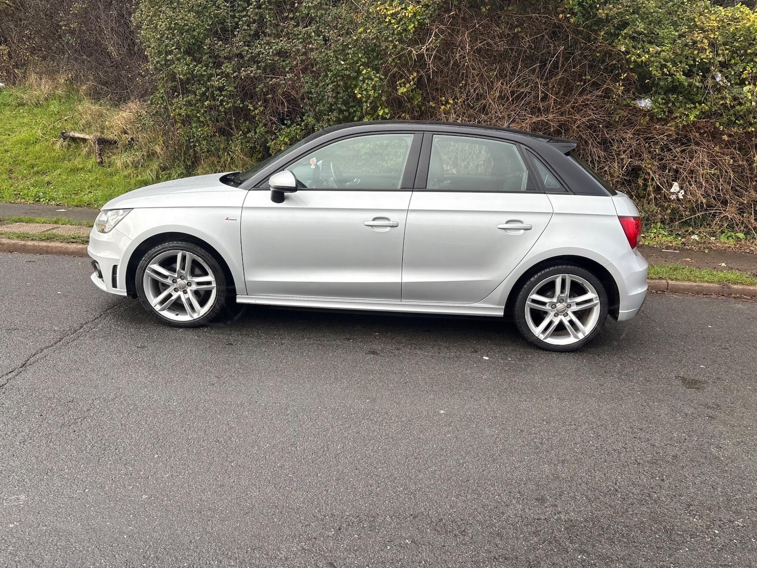 Used Audi A1 2013 for sale - 76851353: Photo 2