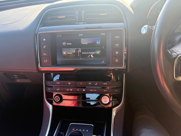 Used Jaguar XE 2016 for sale - 76217662: Photo 24