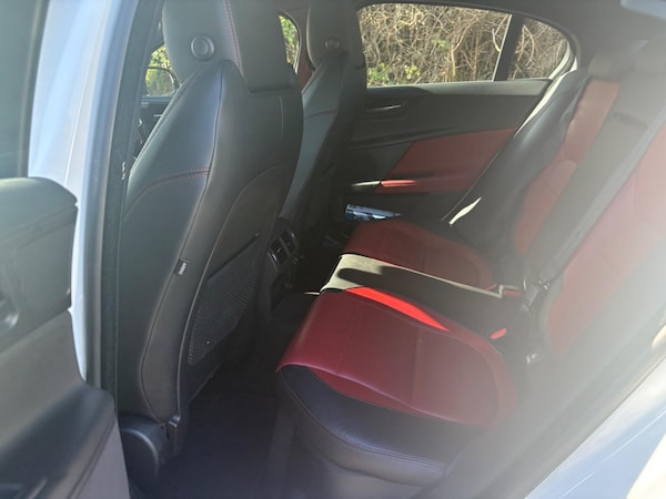 Used Jaguar XE 2016 for sale - 76217662: Photo 28