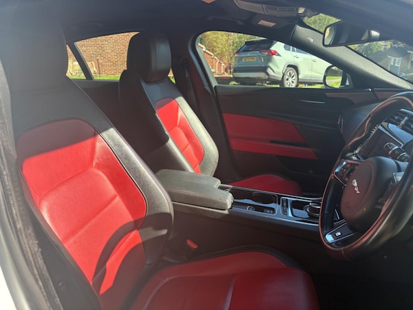 Used Jaguar XE 2016 for sale - 76217662: Photo 32