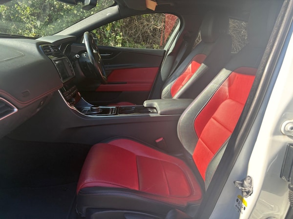 Used Jaguar XE 2016 for sale - 76217662: Photo 37