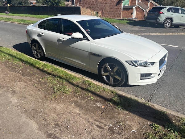 Used Jaguar XE 2016 for sale - 76217662: Photo 4
