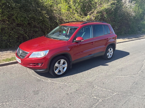 Cheap Volkswagen Tiguan (08) - 2.0 TDI Escape 4WD Euro 4 5dr for sale in High Wycombe, Buckinghamshire
