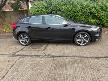 Used Volvo V40 2014 for sale - 77080126: Photo