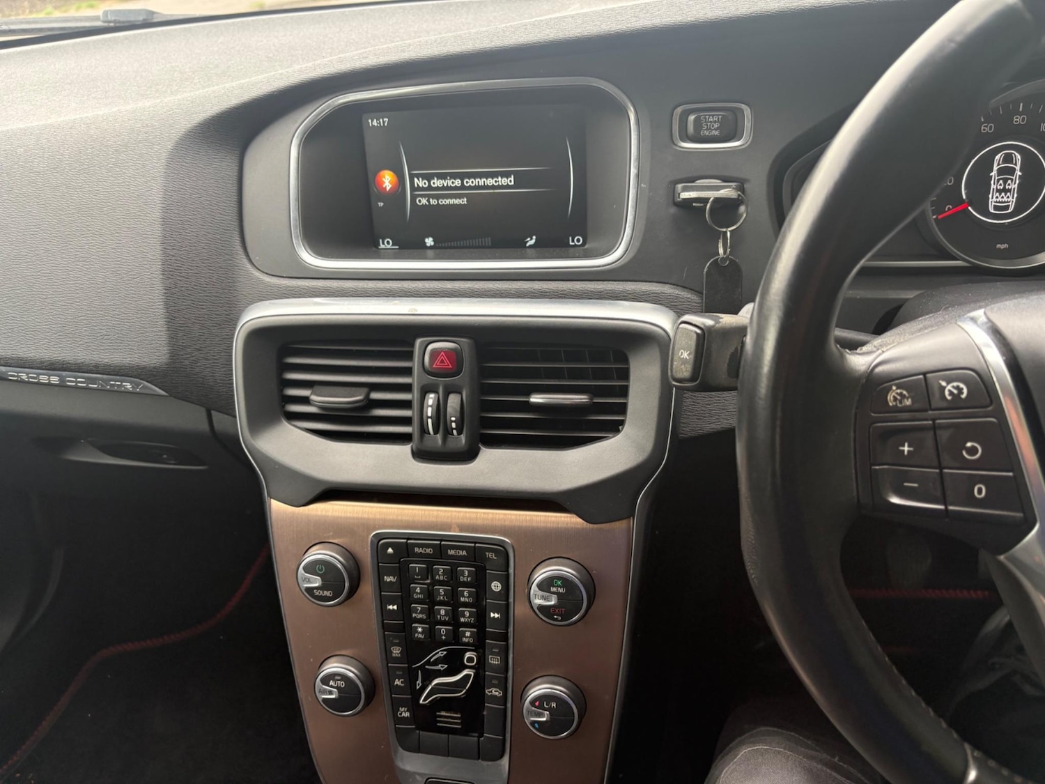 Used Volvo V40 Cross Country 2015 for sale - 75404760: Photo 64