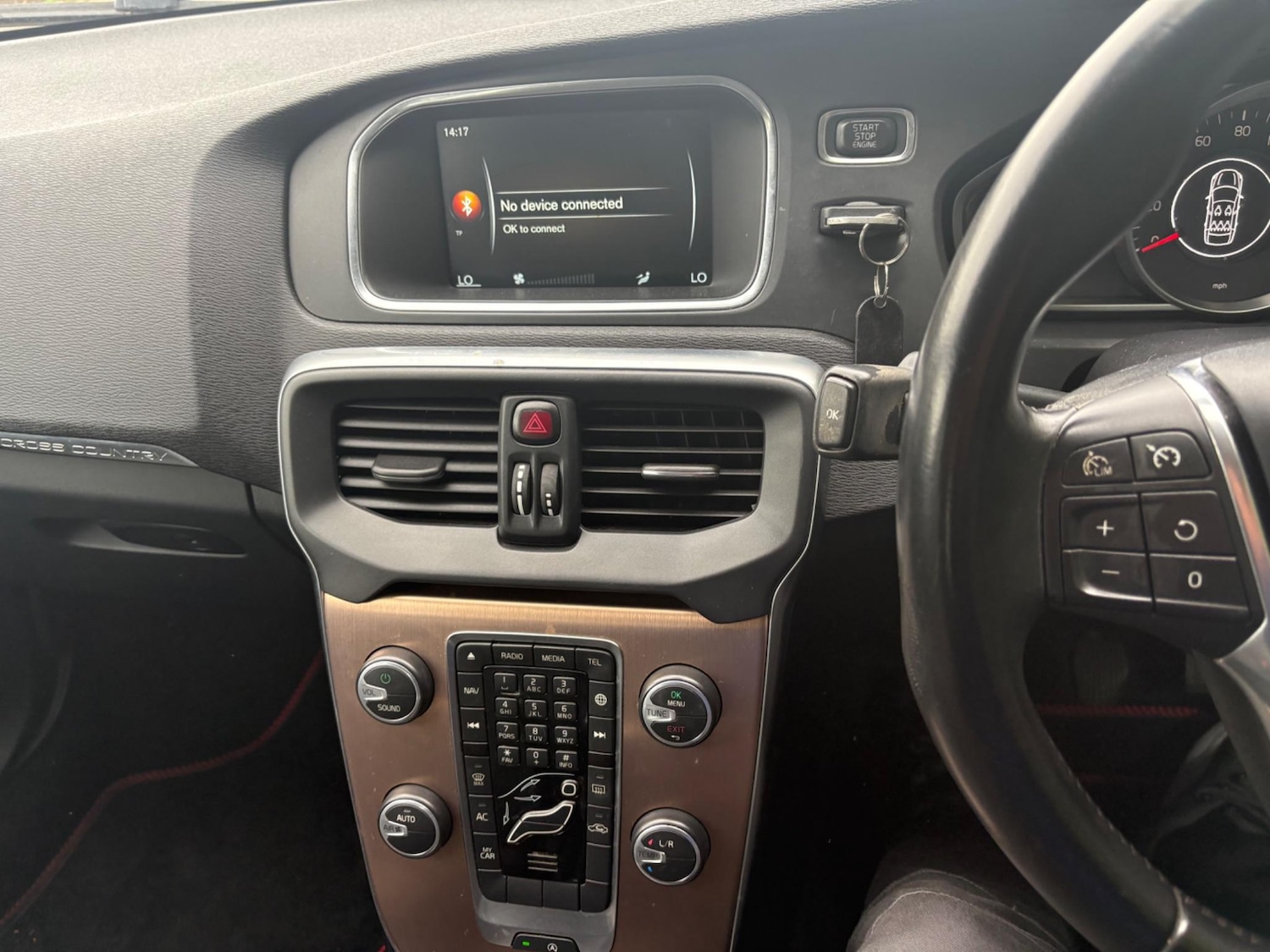 Used Volvo V40 Cross Country 2015 for sale - 75404760: Photo 67