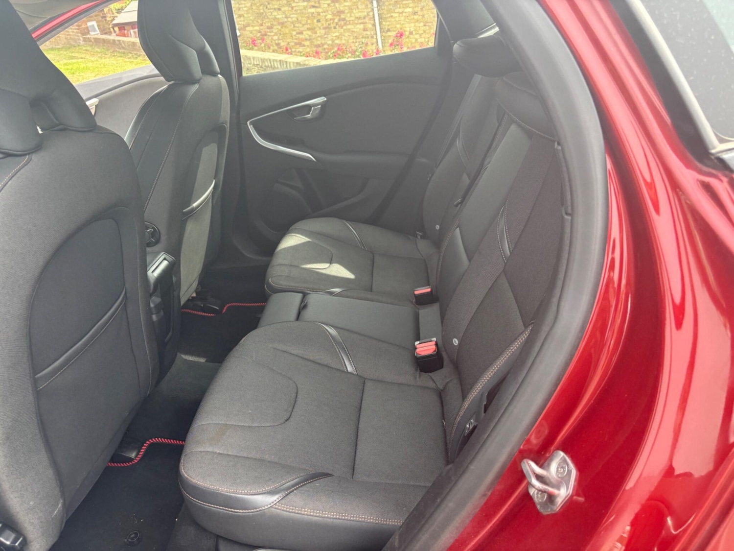 Used Volvo V40 Cross Country 2015 for sale - 75404760: Photo 76