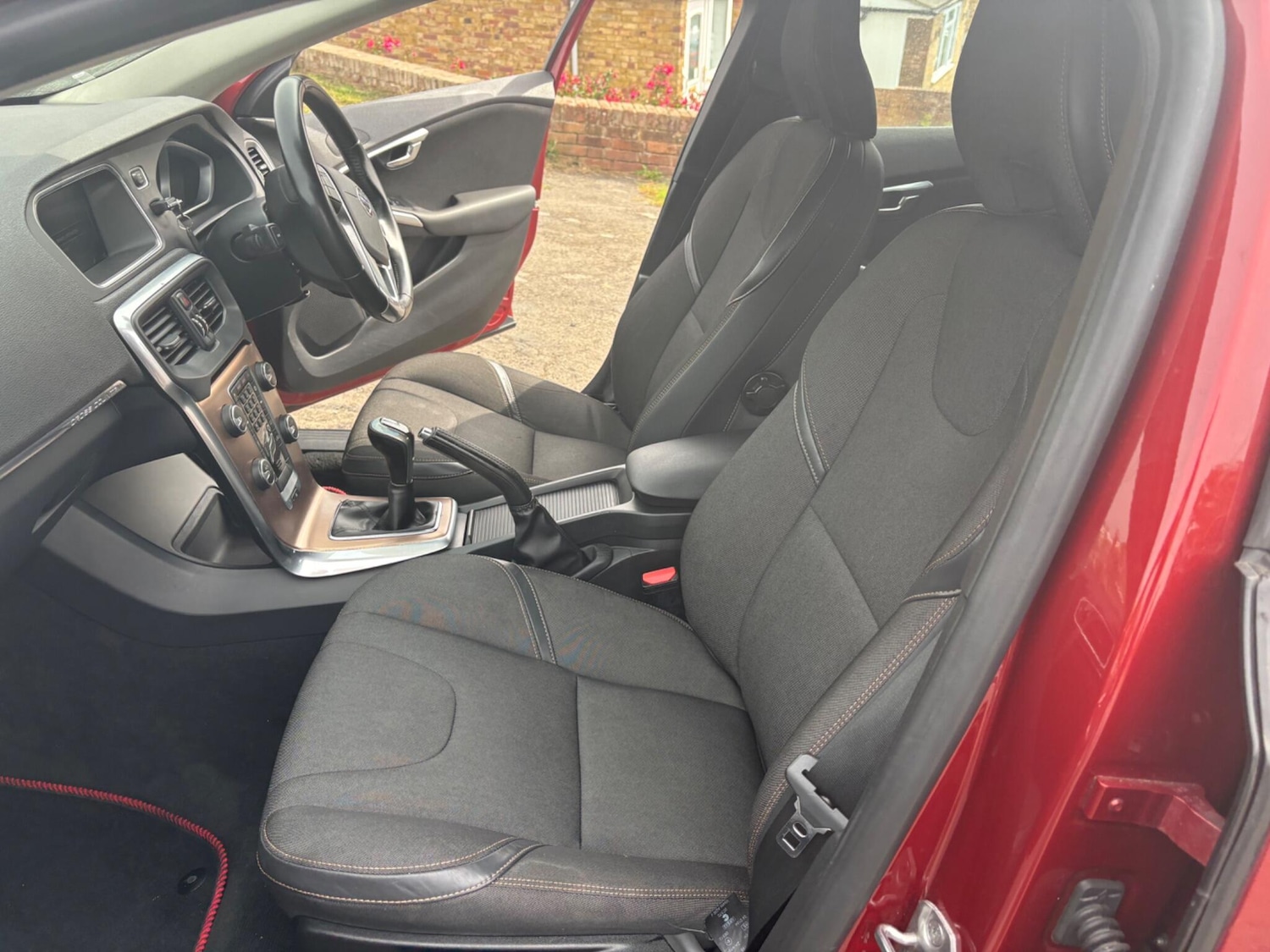 Used Volvo V40 Cross Country 2015 for sale - 75404760: Photo 84