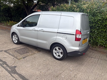 Used Ford Transit Courier 2018 for sale - 78247099: Photo