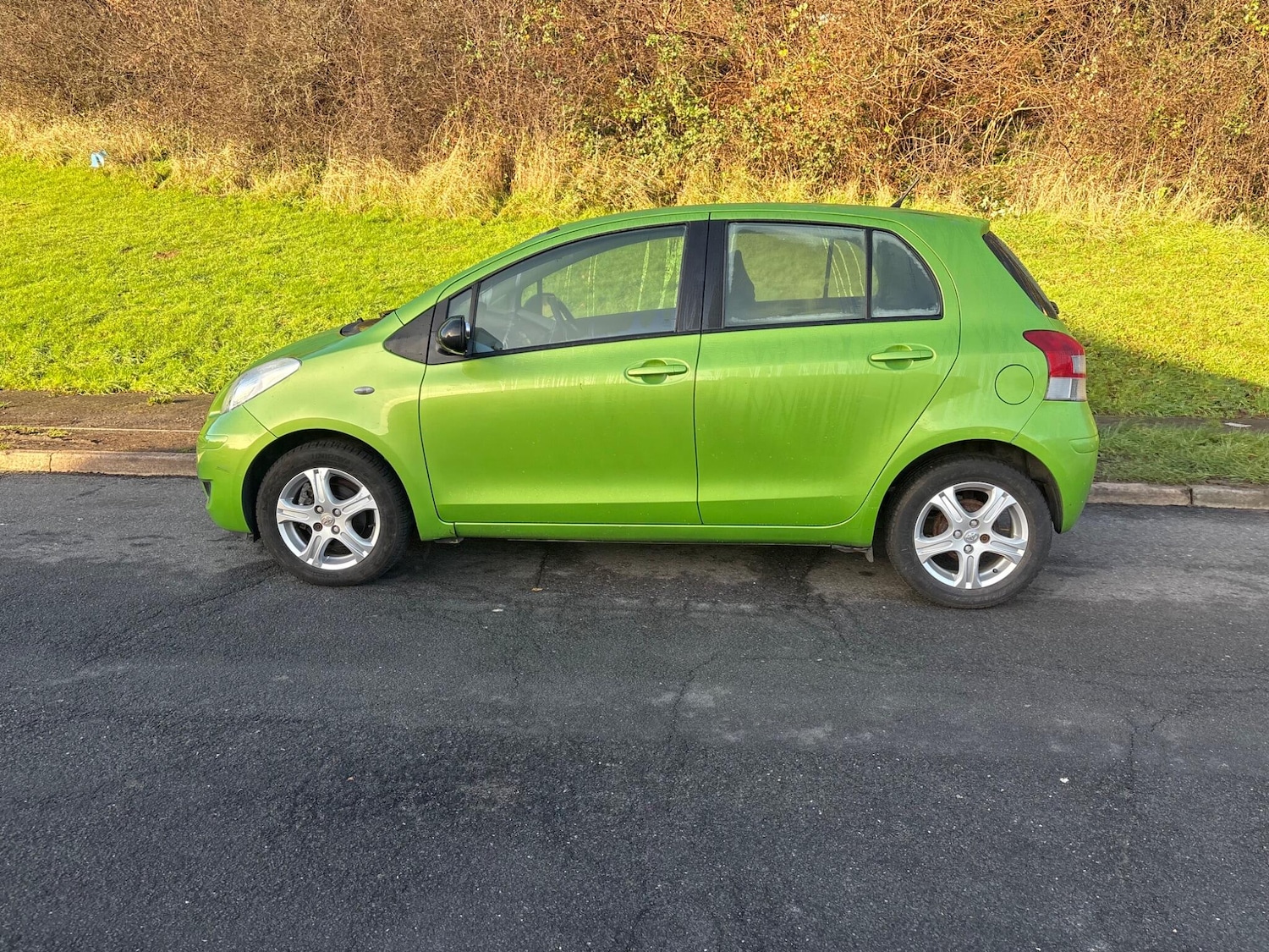 Used Toyota Yaris 2010 for sale - 77010599: Photo 2