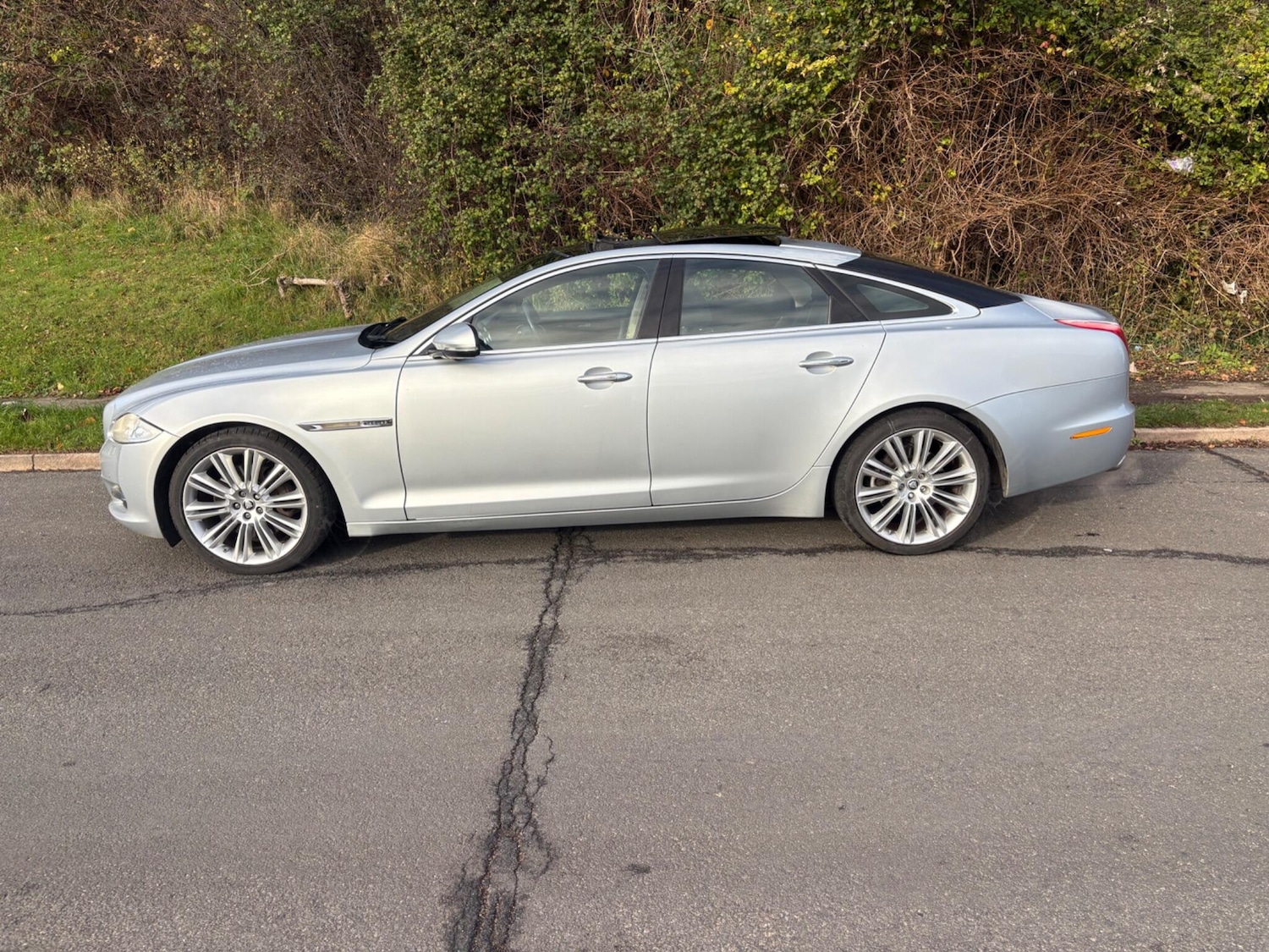 Used Jaguar XJ 2010 for sale - 76648120: Photo 11