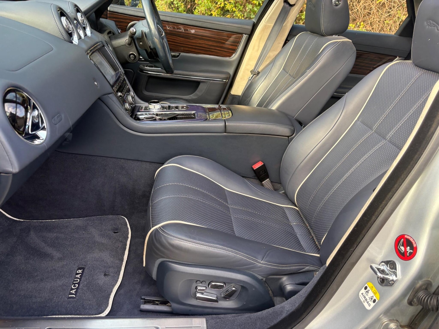 Used Jaguar XJ 2010 for sale - 76648120: Photo 14