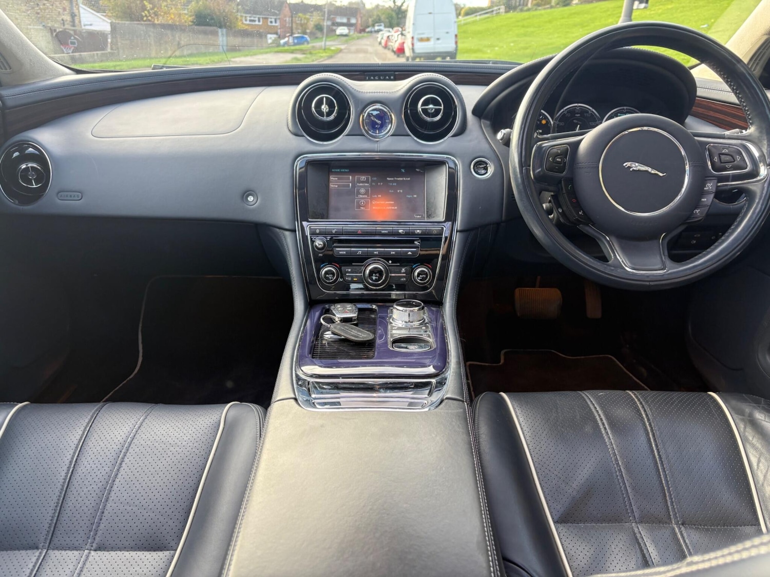 Used Jaguar XJ 2010 for sale - 76648120: Photo 17