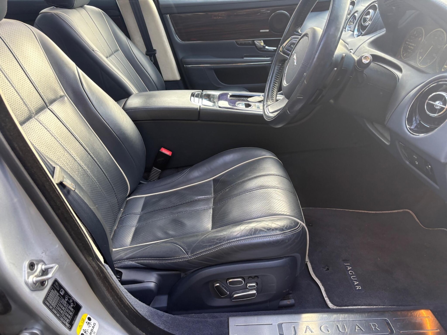 Used Jaguar XJ 2010 for sale - 76648120: Photo 19