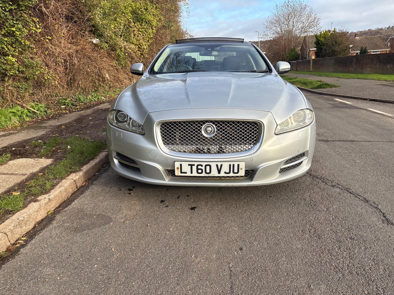Used Jaguar XJ 2010 for sale - 76648120: Photo 2