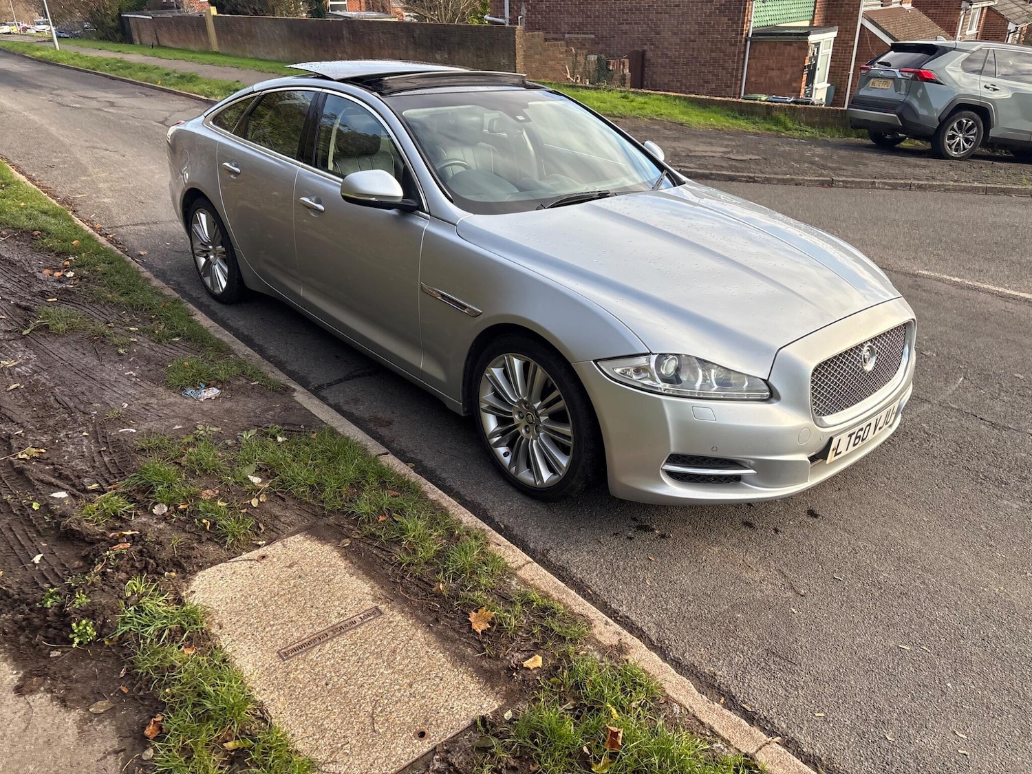 Used Jaguar XJ 2010 for sale - 76648120: Photo 31