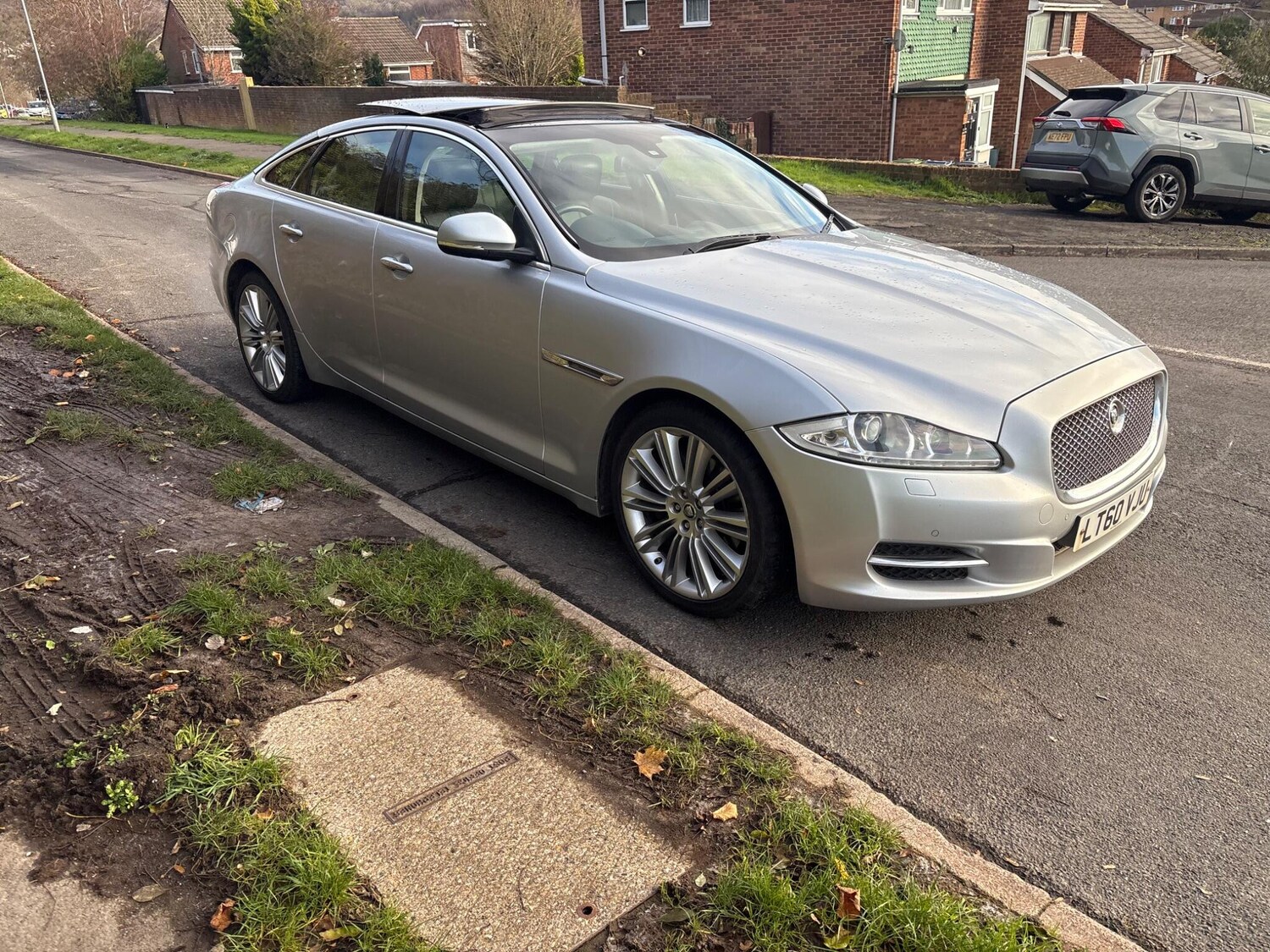 Used Jaguar XJ 2010 for sale - 76648120: Photo 32