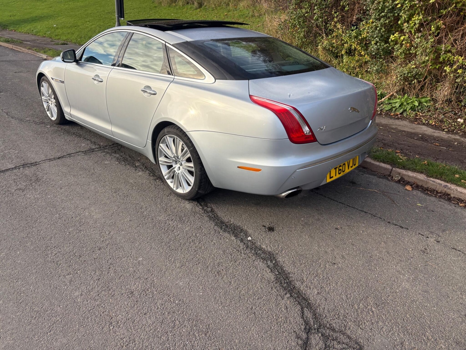 Used Jaguar XJ 2010 for sale - 76648120: Photo 5