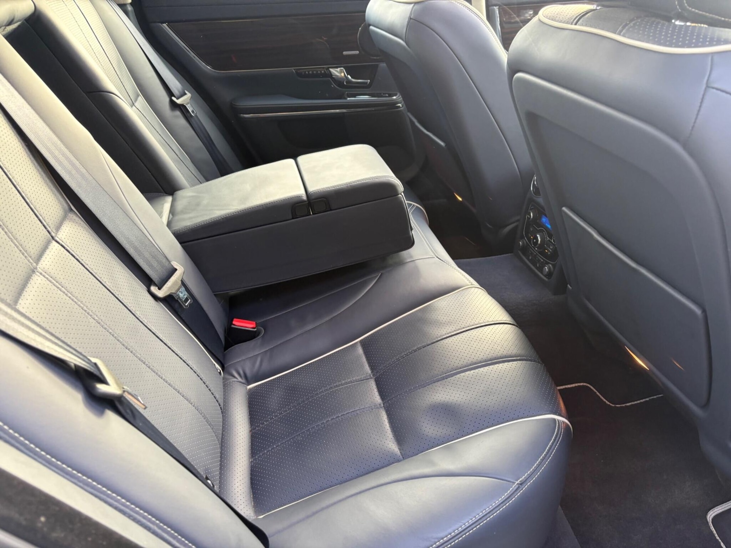 Used Jaguar XJ 2010 for sale - 76648120: Photo 77