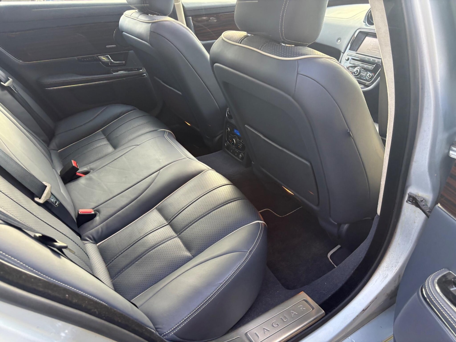 Used Jaguar XJ 2010 for sale - 76648120: Photo 79