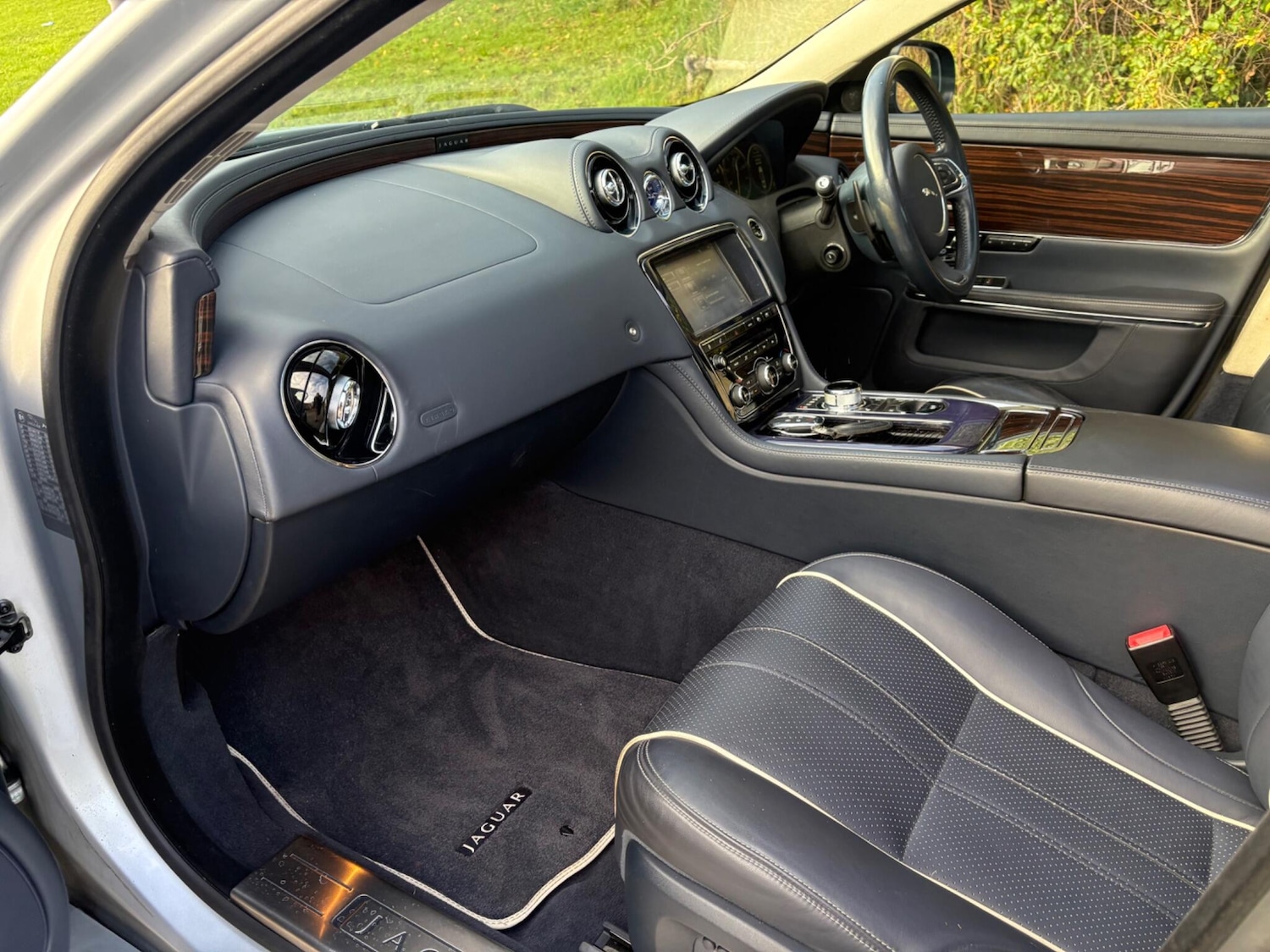 Used Jaguar XJ 2010 for sale - 76648120: Photo 81